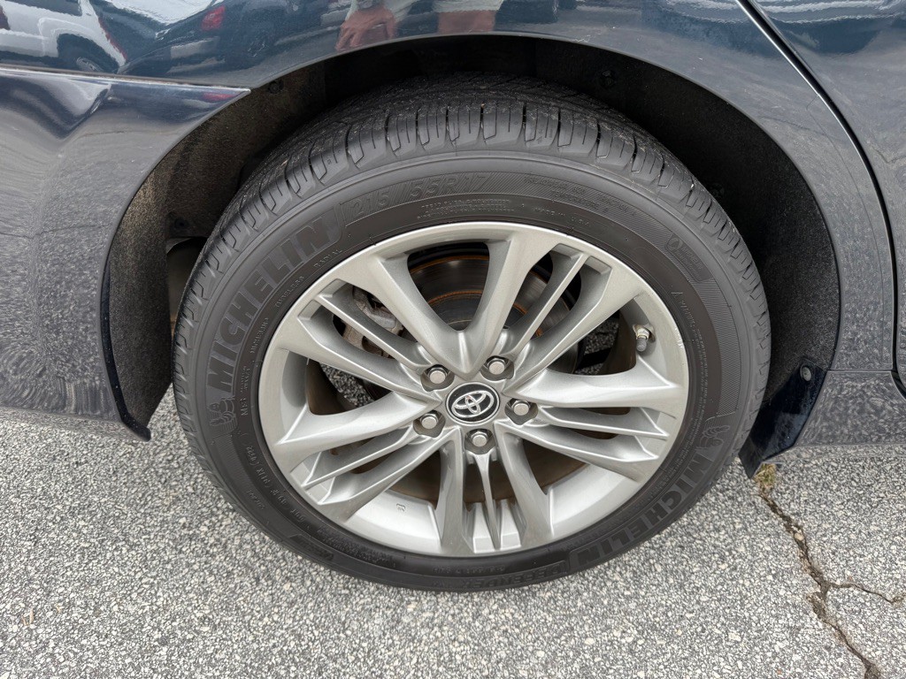 2016 Toyota Camry Image 17