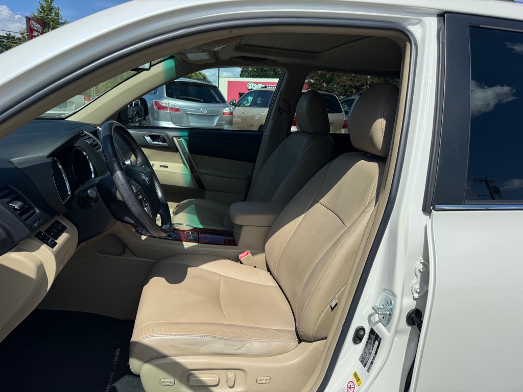 2012 Toyota Highlander Image 9