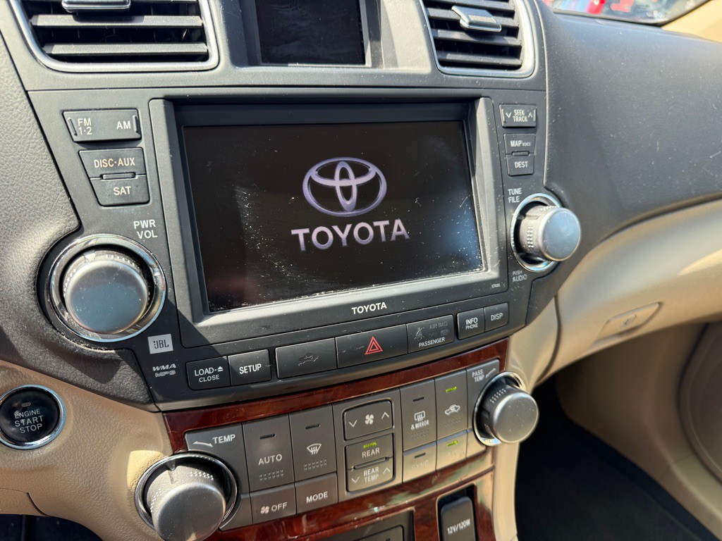 2012 Toyota Highlander Image 11