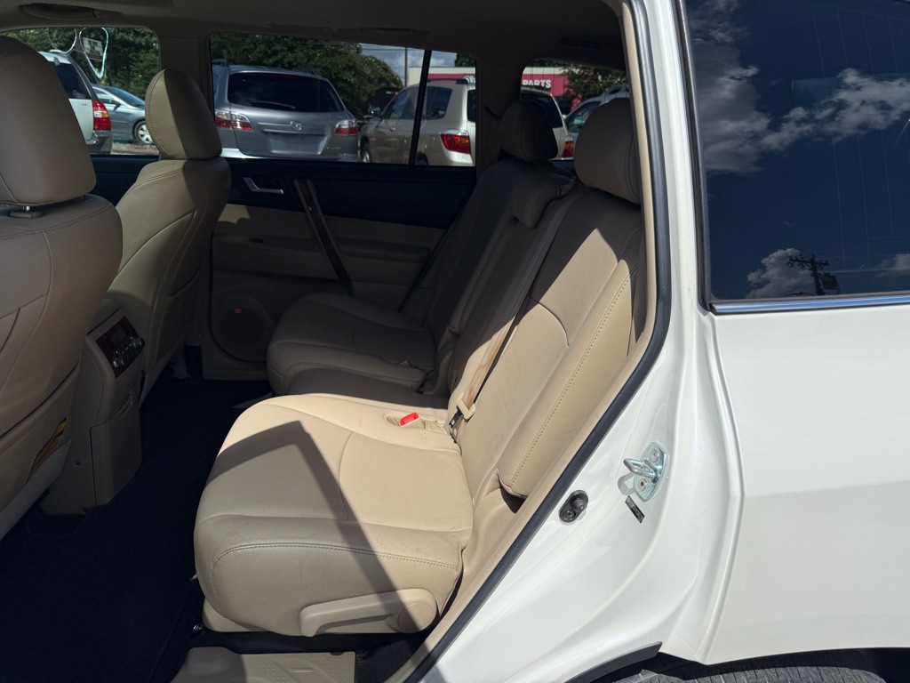 2012 Toyota Highlander Image 13