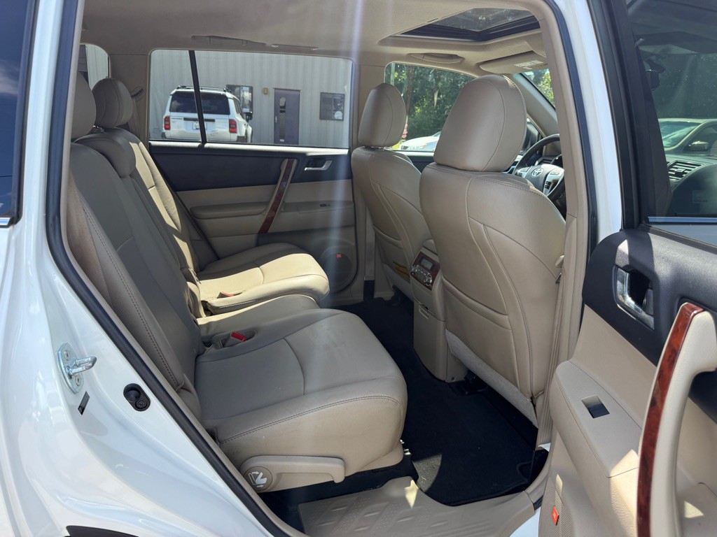 2012 Toyota Highlander Image 16