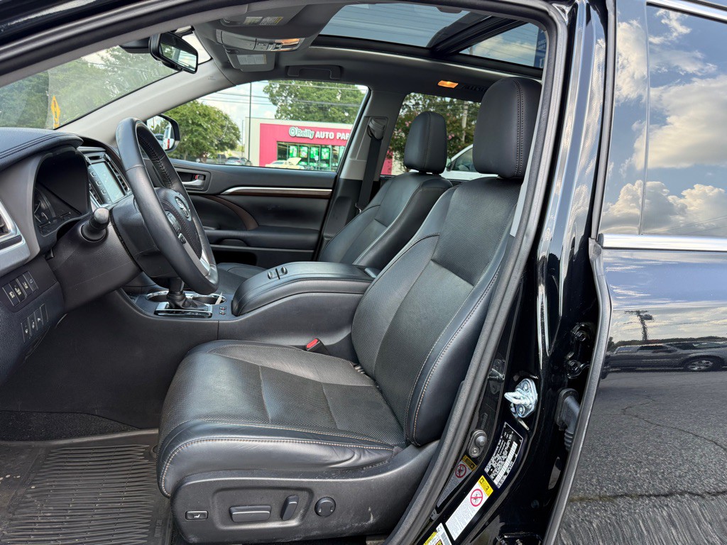 2016 Toyota Highlander Image 9