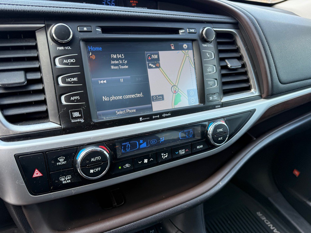 2016 Toyota Highlander Image 11