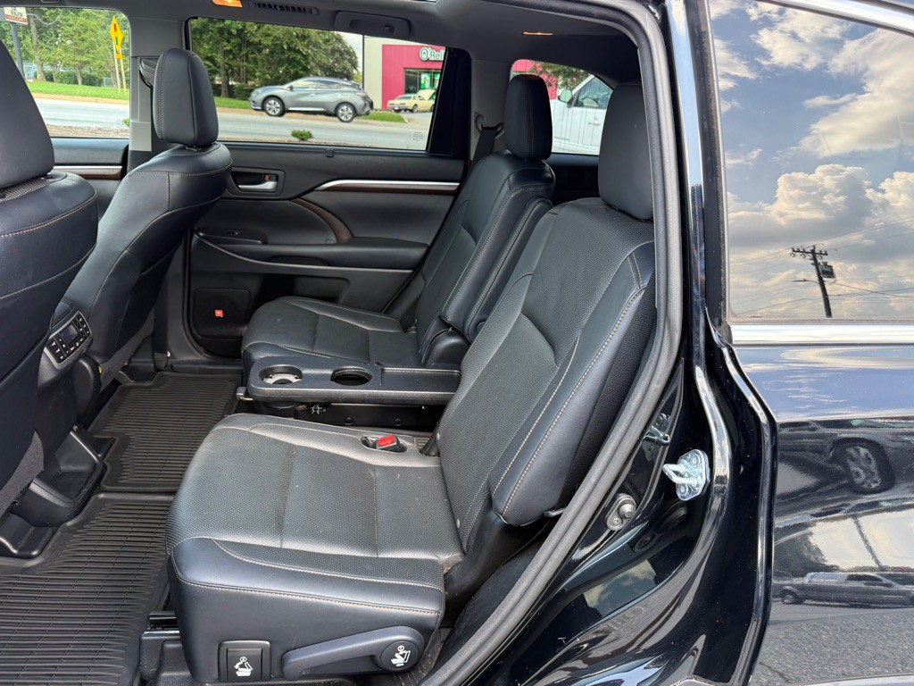 2016 Toyota Highlander Image 14