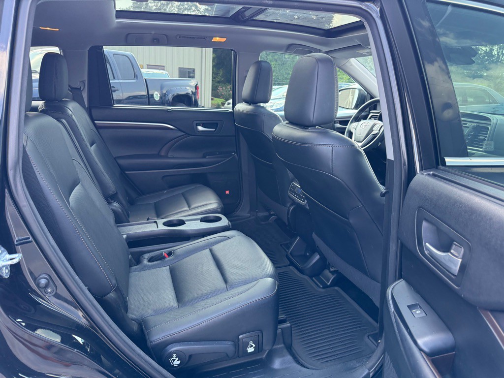 2016 Toyota Highlander Image 17