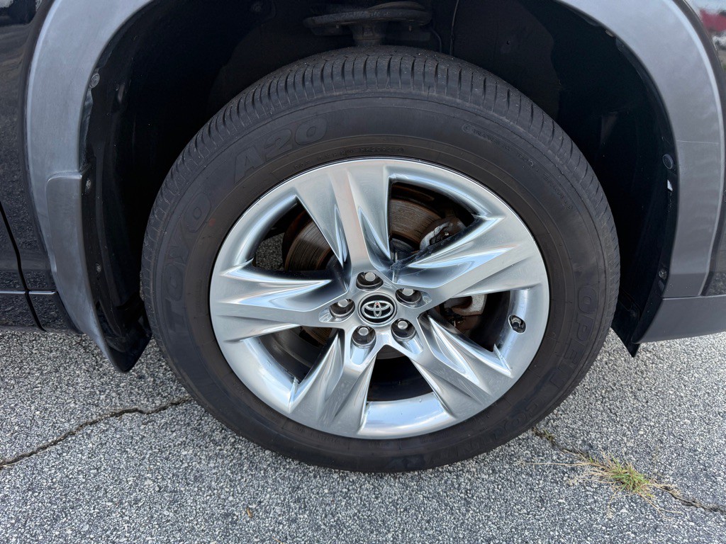 2016 Toyota Highlander Image 18