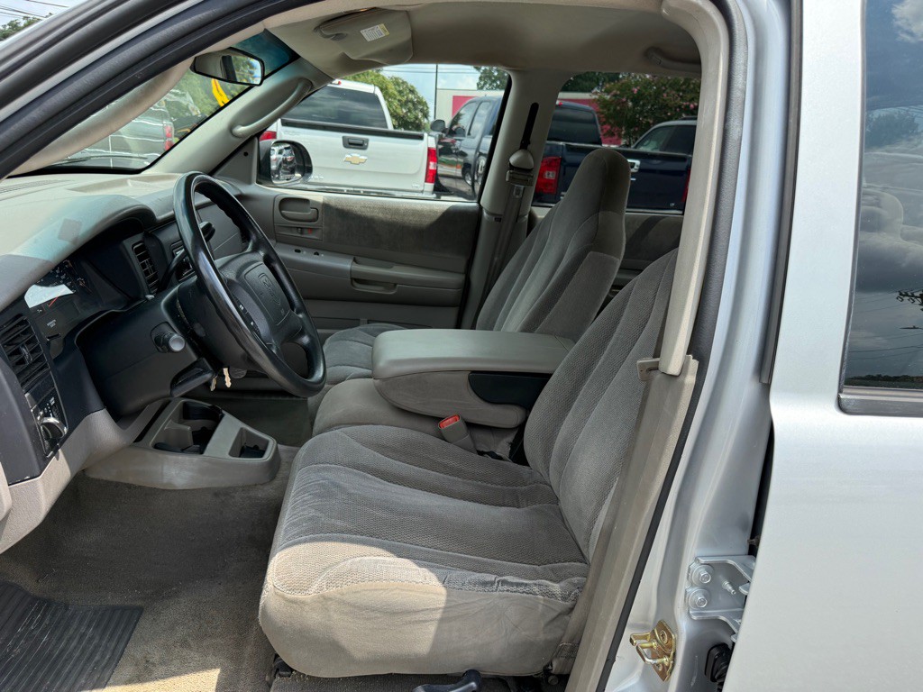 2004 Dodge Dakota Image 9