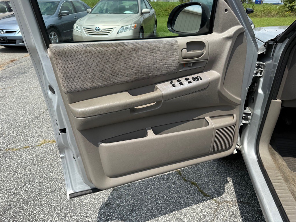 2004 Dodge Dakota Image 12