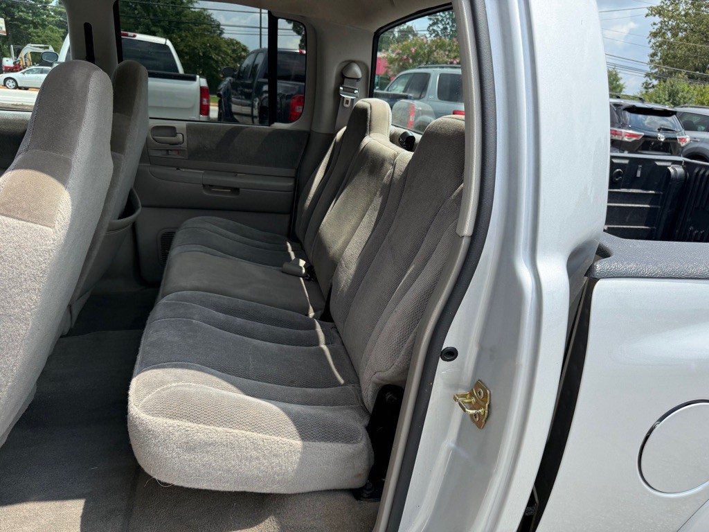 2004 Dodge Dakota Image 13