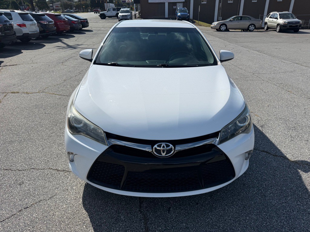 2017 Toyota Camry Image 2