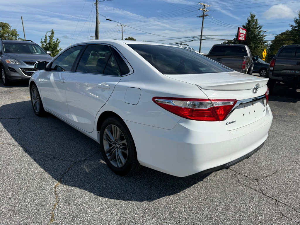 2017 Toyota Camry Image 5