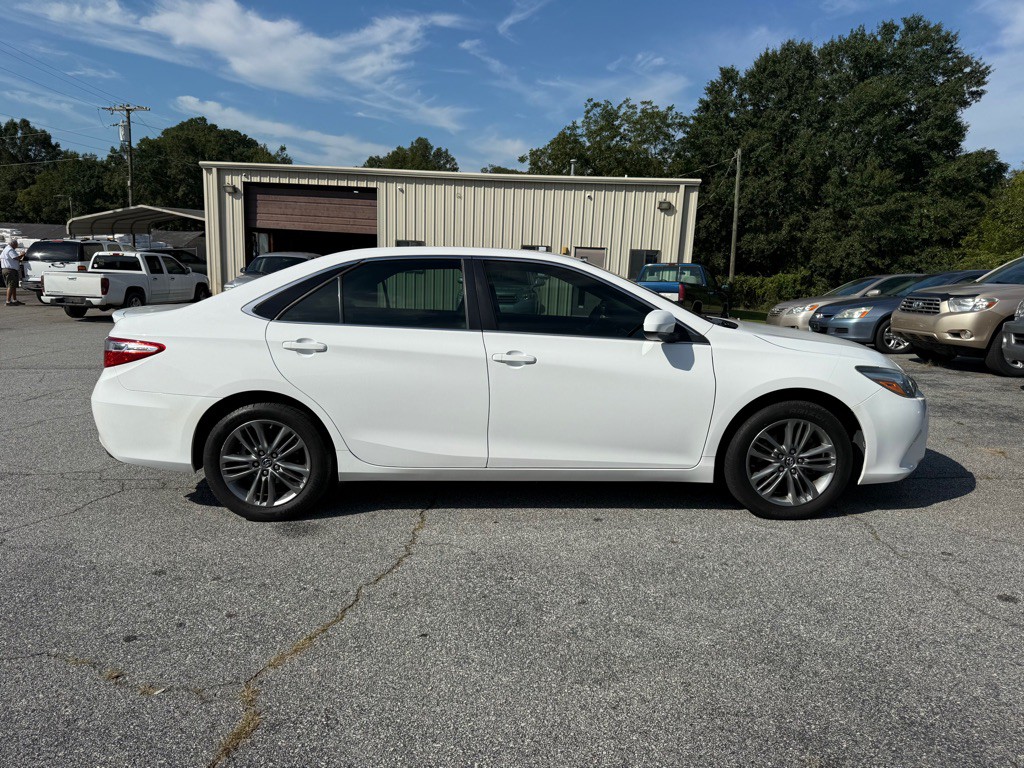 2017 Toyota Camry Image 8