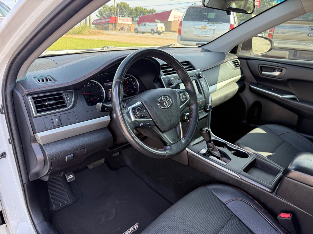2017 Toyota Camry Image 10
