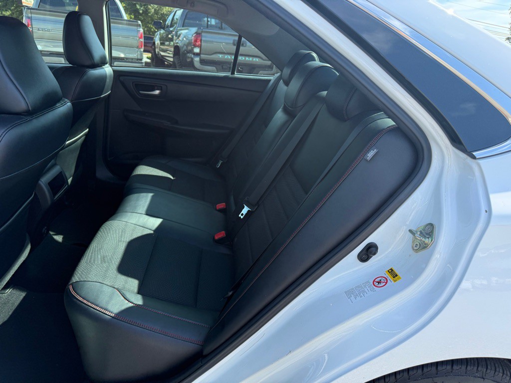 2017 Toyota Camry Image 13