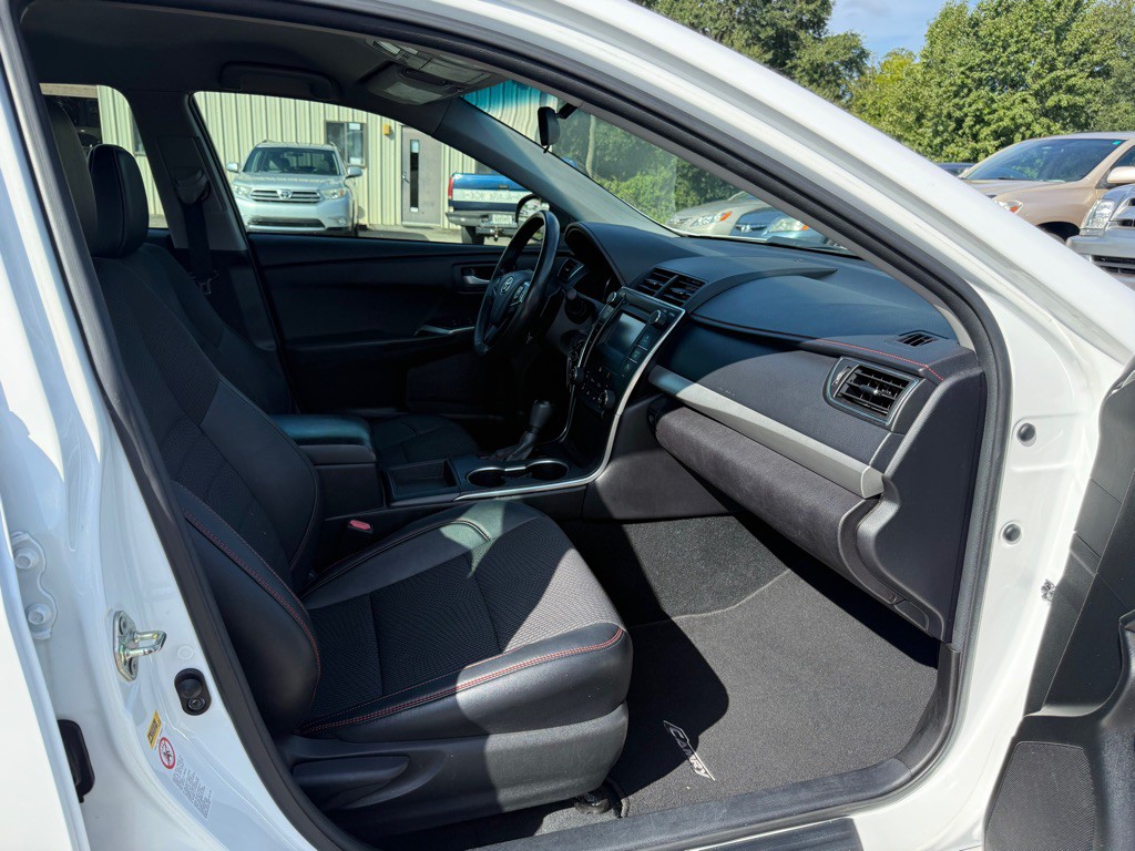 2017 Toyota Camry Image 14