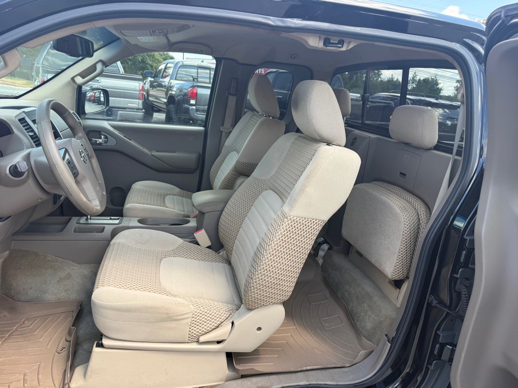2012 Nissan Frontier Image 9