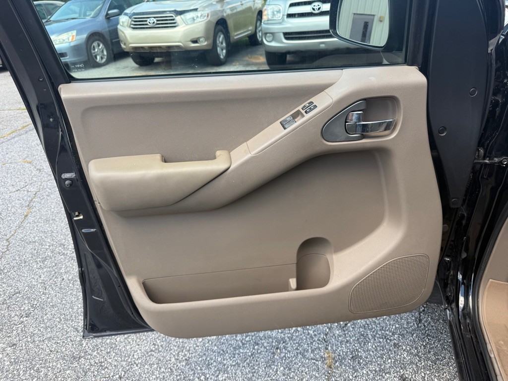 2012 Nissan Frontier Image 11