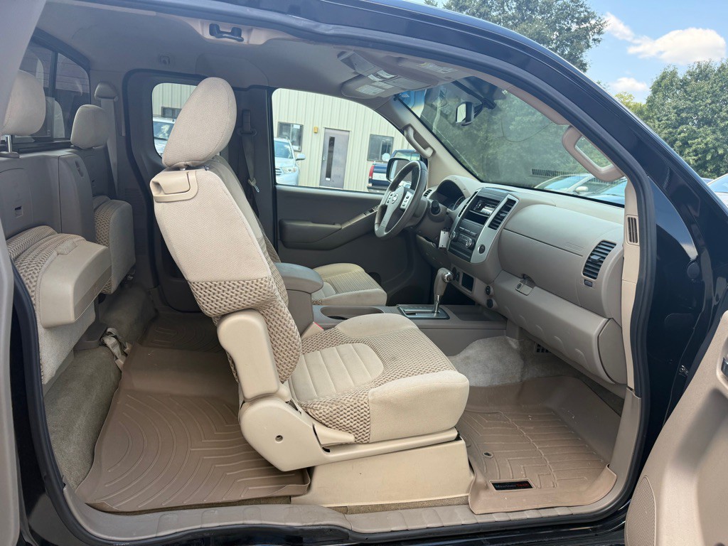 2012 Nissan Frontier Image 12
