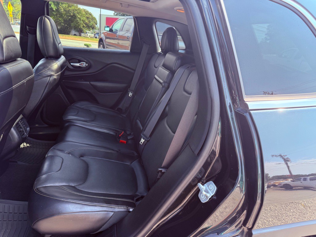 2015 Jeep Cherokee Image 13