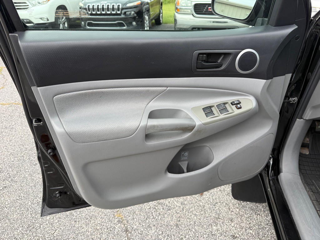 2011 Toyota Tacoma Image 12