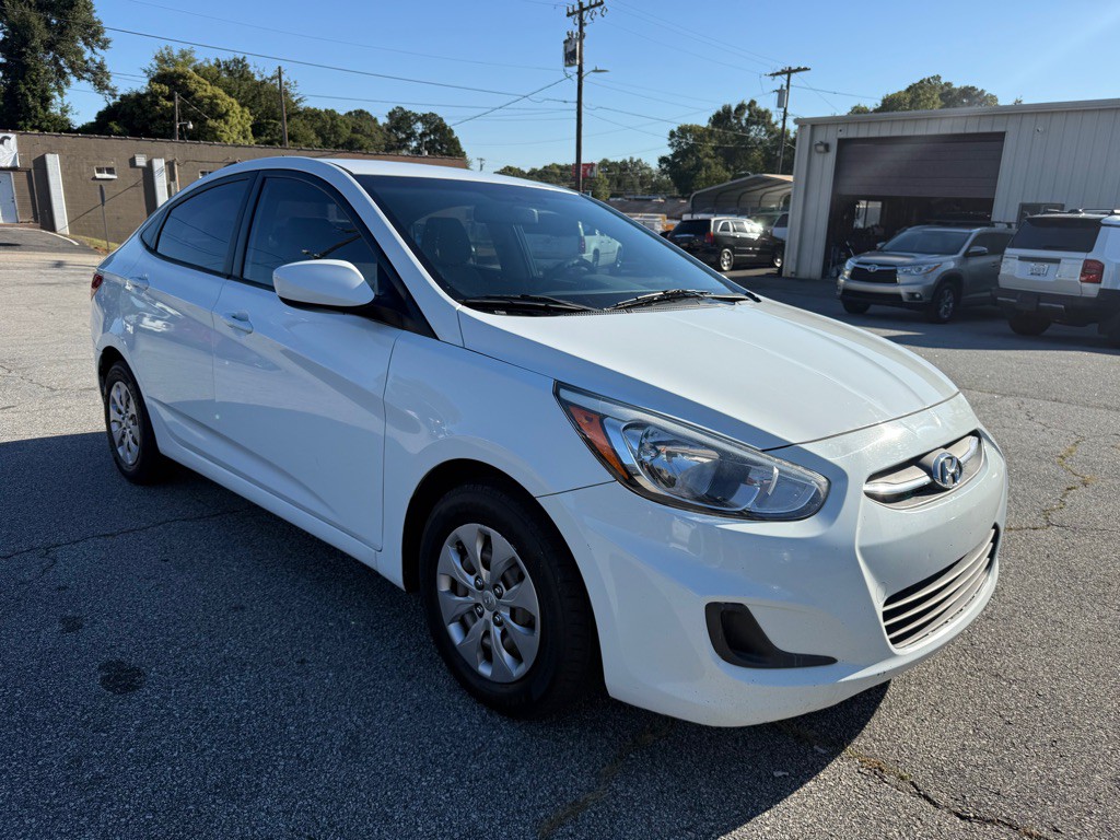 2016 Hyundai Accent Image 3