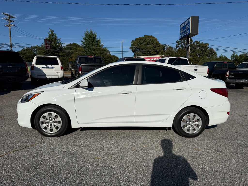 2016 Hyundai Accent Image 4
