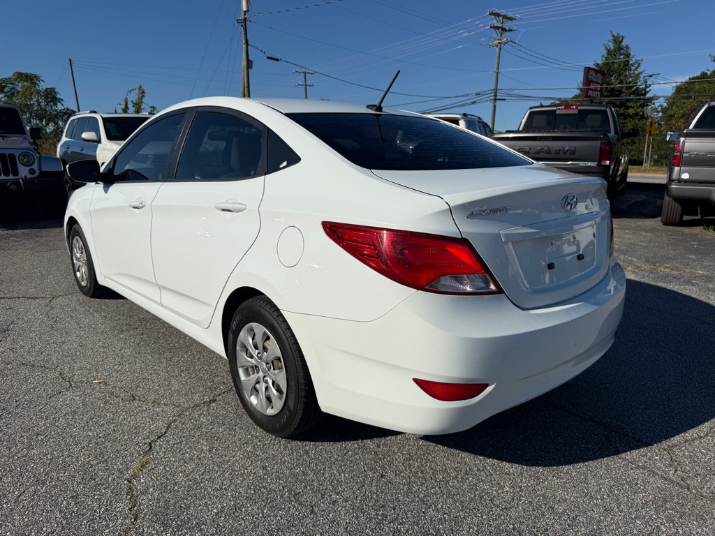 2016 Hyundai Accent Image 5