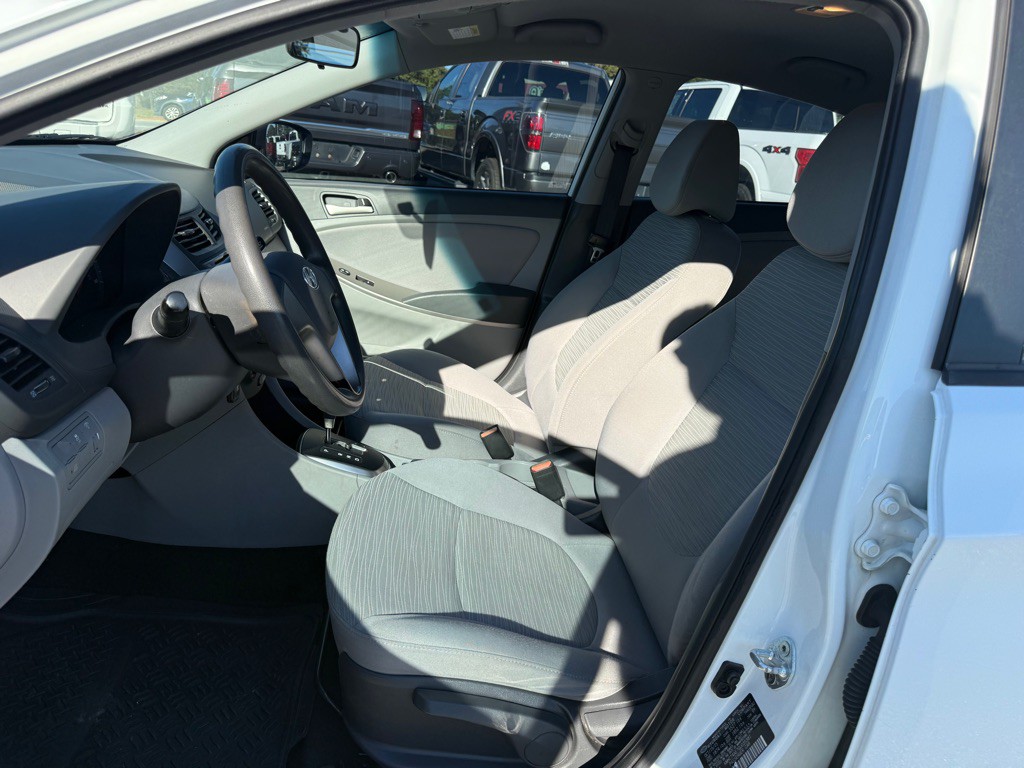 2016 Hyundai Accent Image 9