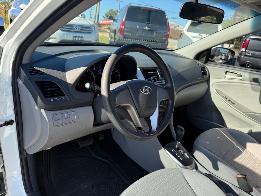 2016 Hyundai Accent Image 10