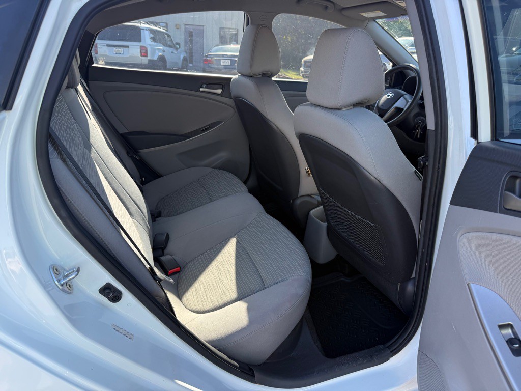 2016 Hyundai Accent Image 14