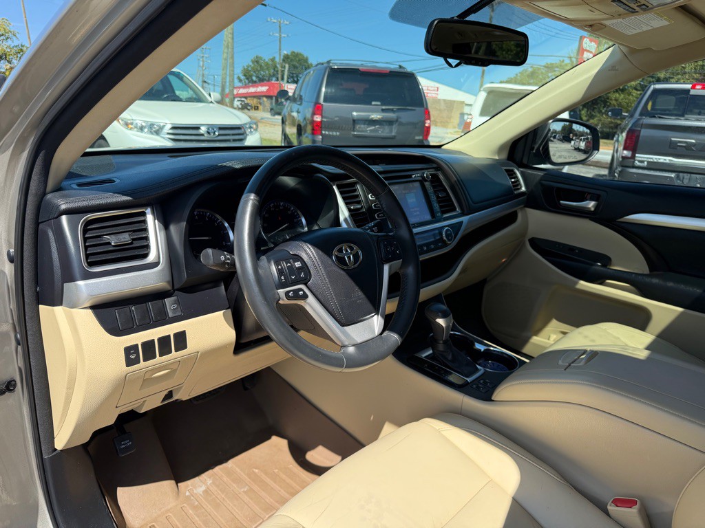 2014 Toyota Highlander Image 10