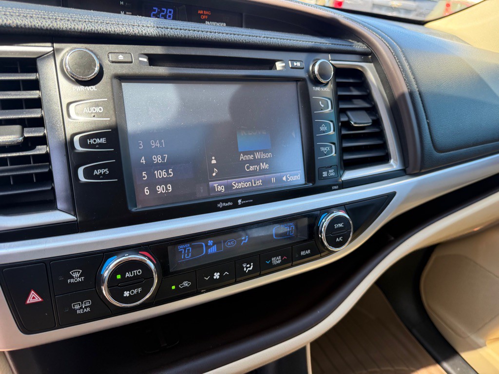2014 Toyota Highlander Image 11