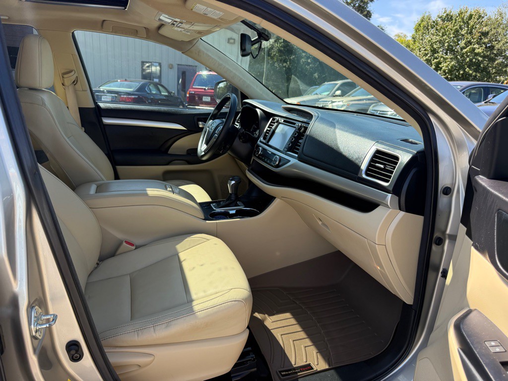 2014 Toyota Highlander Image 16