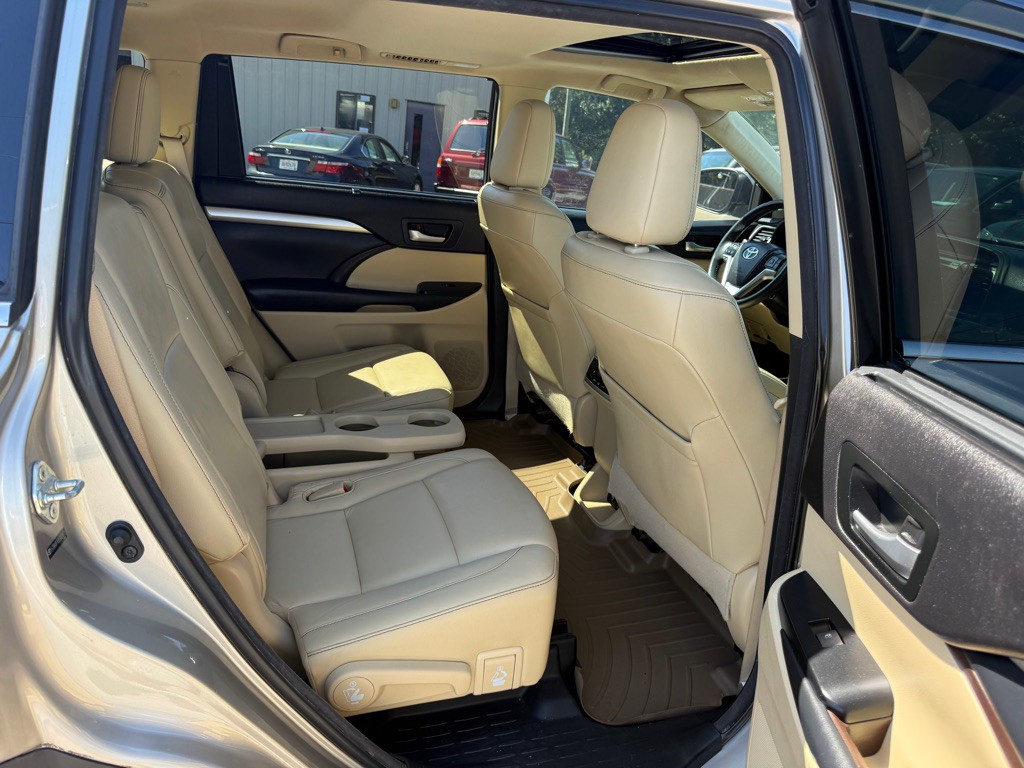 2014 Toyota Highlander Image 17
