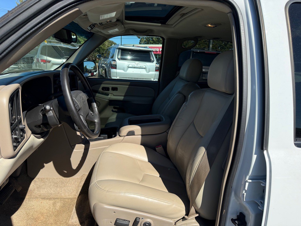 2003 Chevrolet Tahoe Image 6