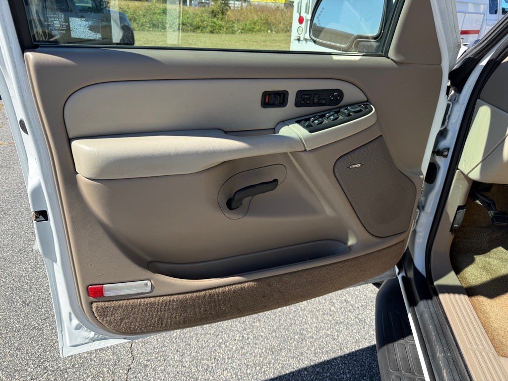 2003 Chevrolet Tahoe Image 8