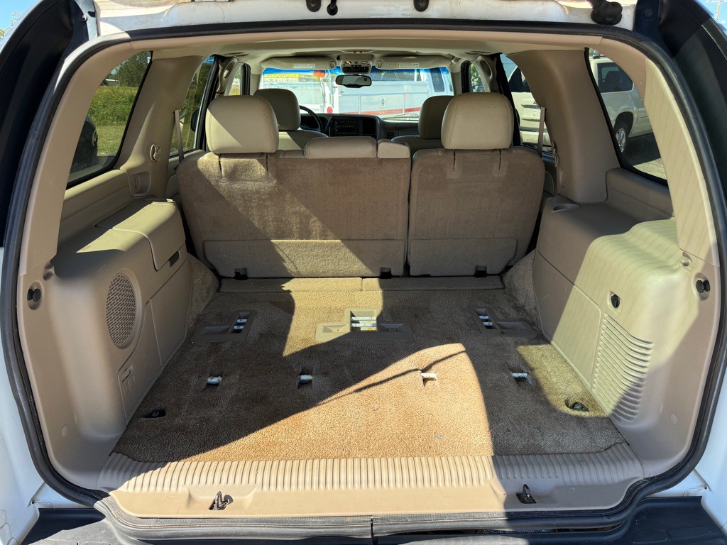 2003 Chevrolet Tahoe Image 11