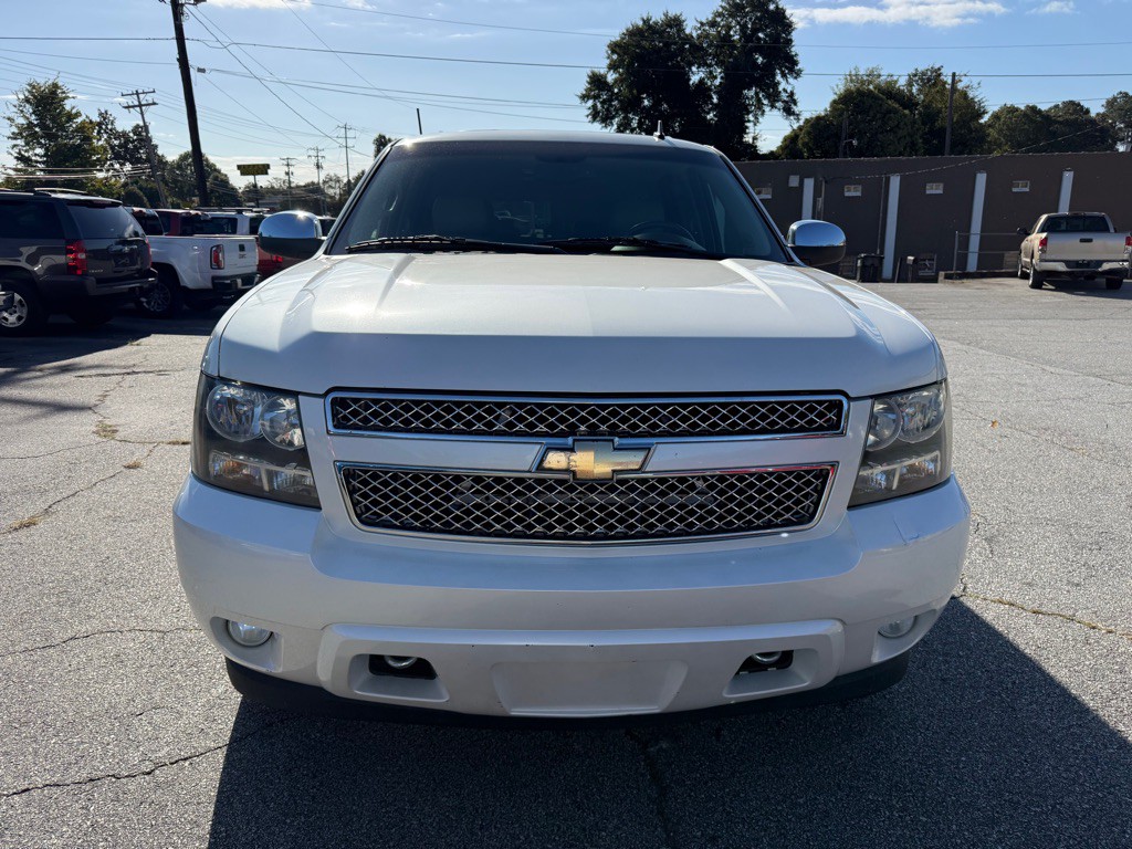 2011 Chevrolet Suburban Image 2