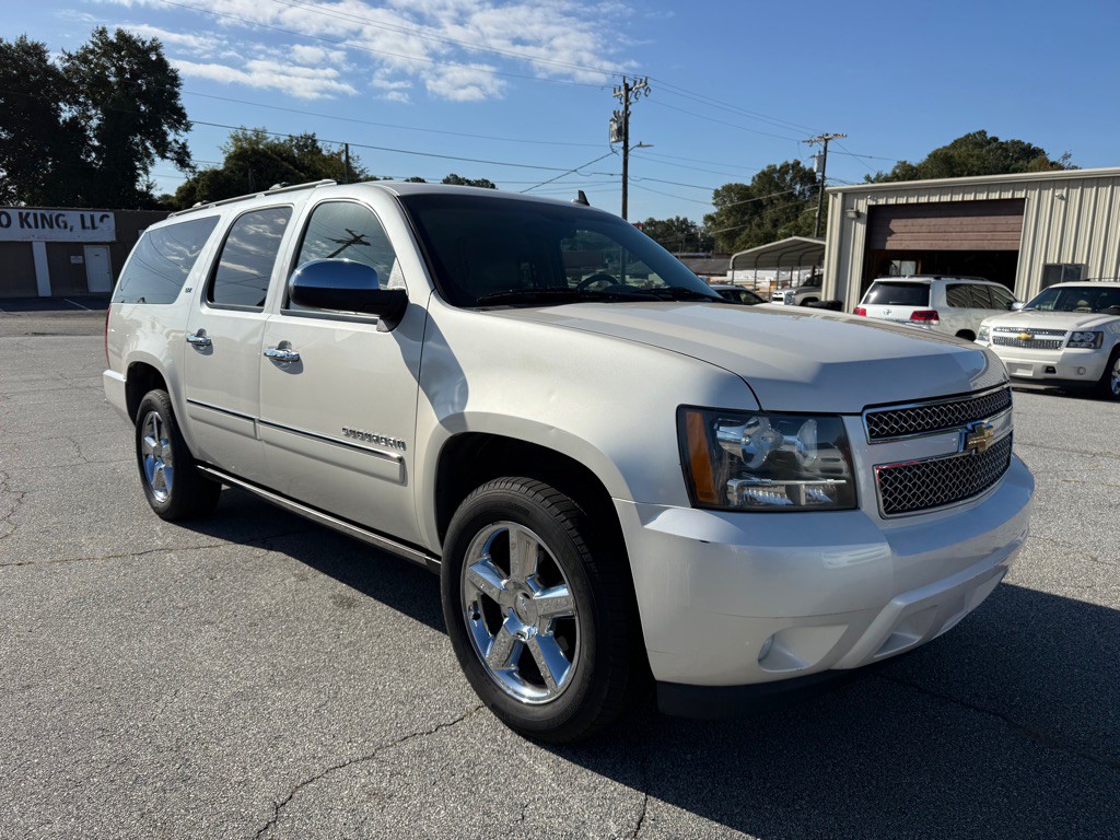 2011 Chevrolet Suburban Image 3