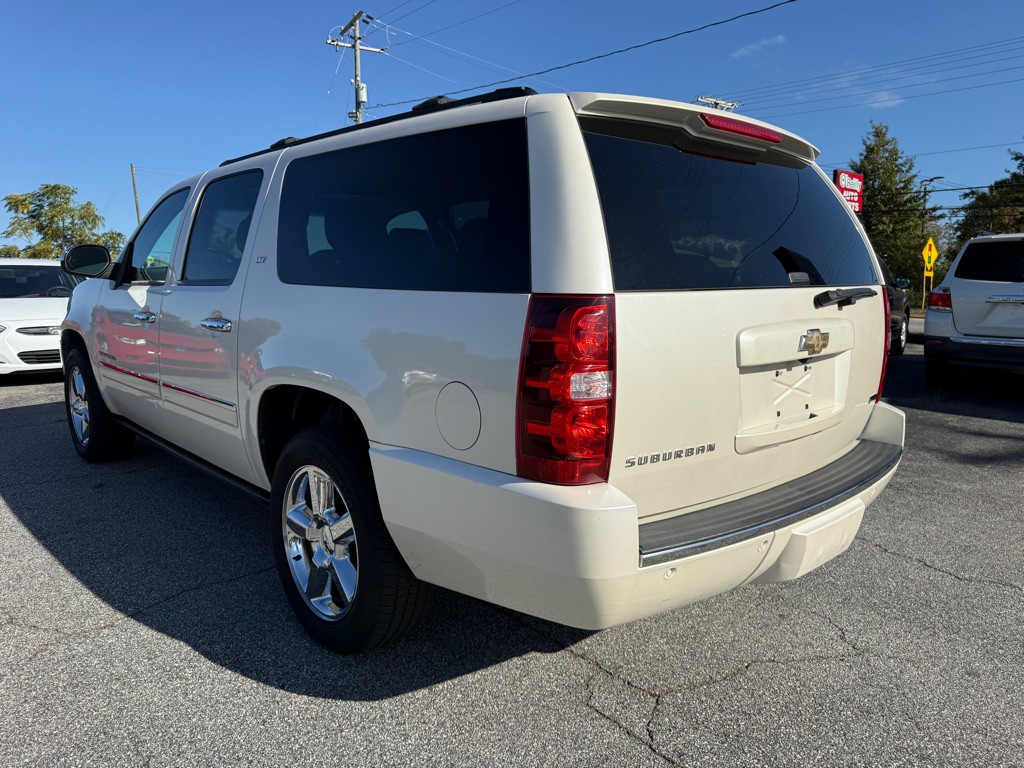 2011 Chevrolet Suburban Image 5