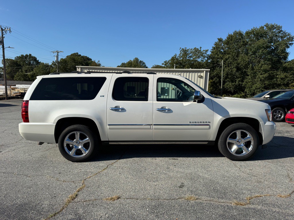 2011 Chevrolet Suburban Image 8
