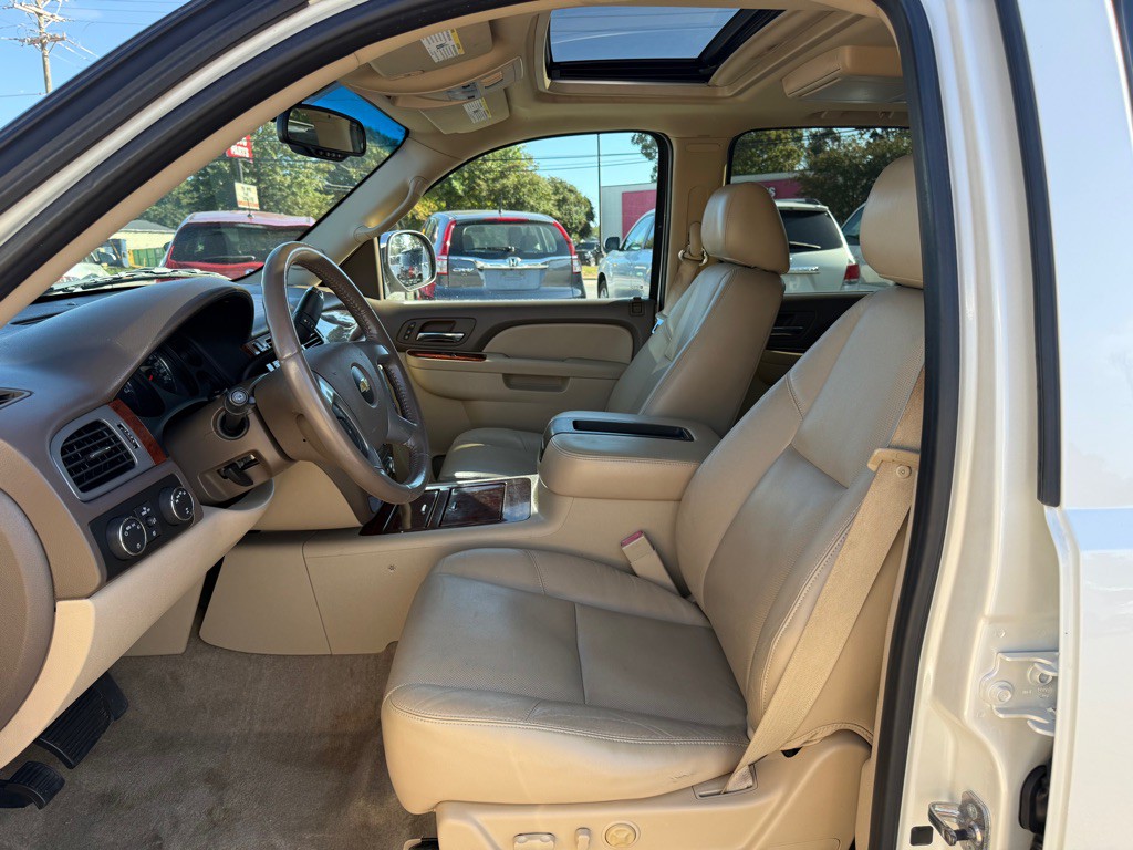 2011 Chevrolet Suburban Image 9