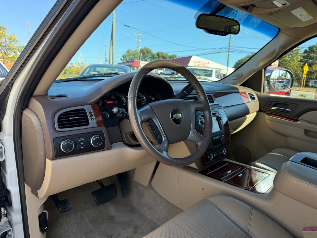 2011 Chevrolet Suburban Image 10