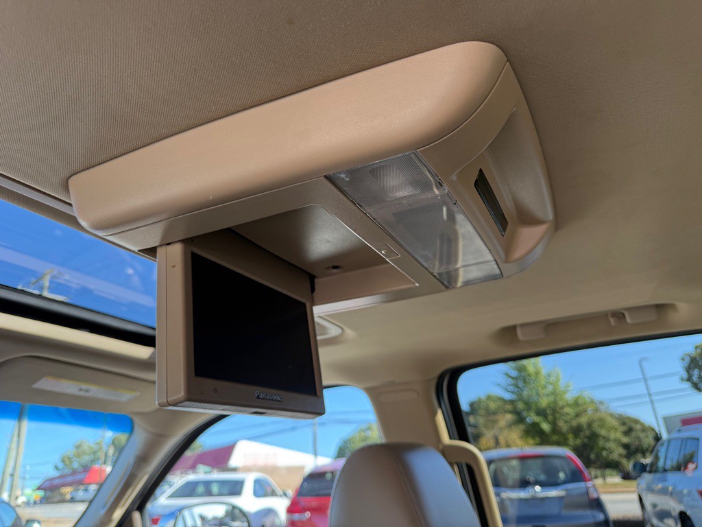 2011 Chevrolet Suburban Image 15