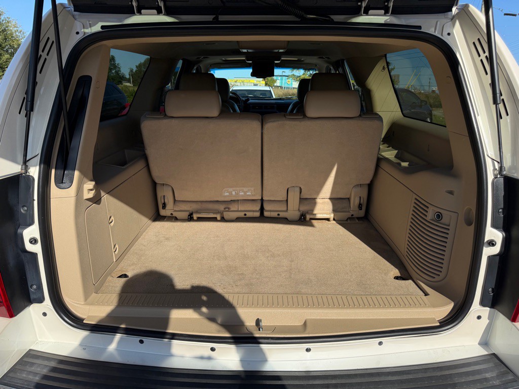 2011 Chevrolet Suburban Image 16