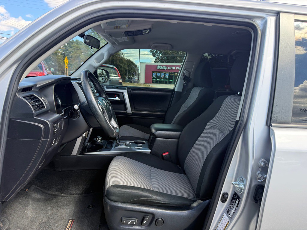 2016 Toyota 4Runner Image 9