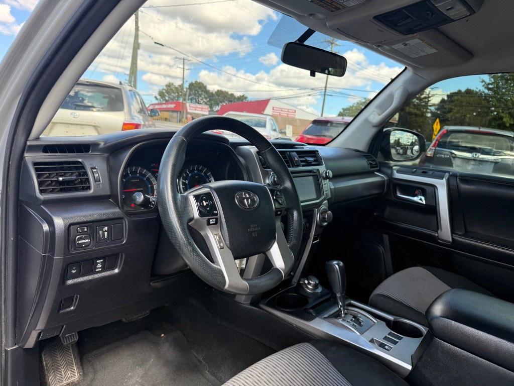 2016 Toyota 4Runner Image 10