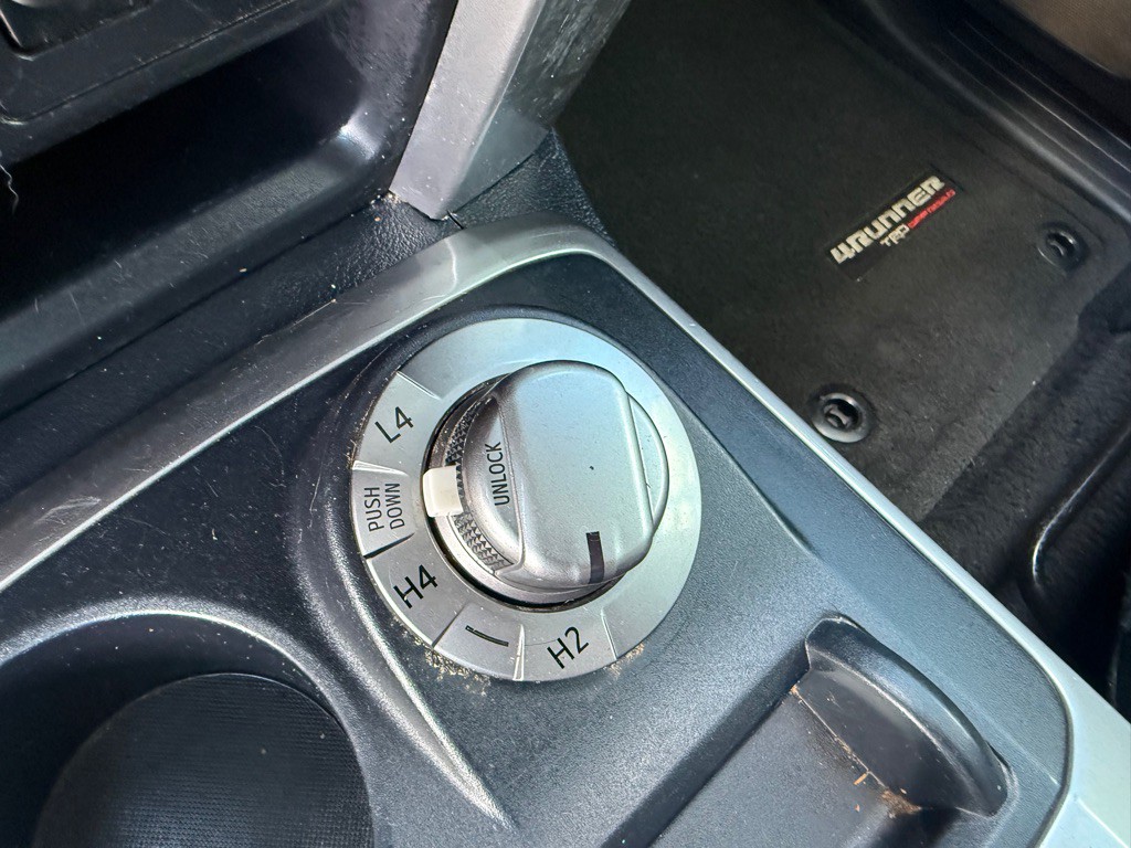 2016 Toyota 4Runner Image 12