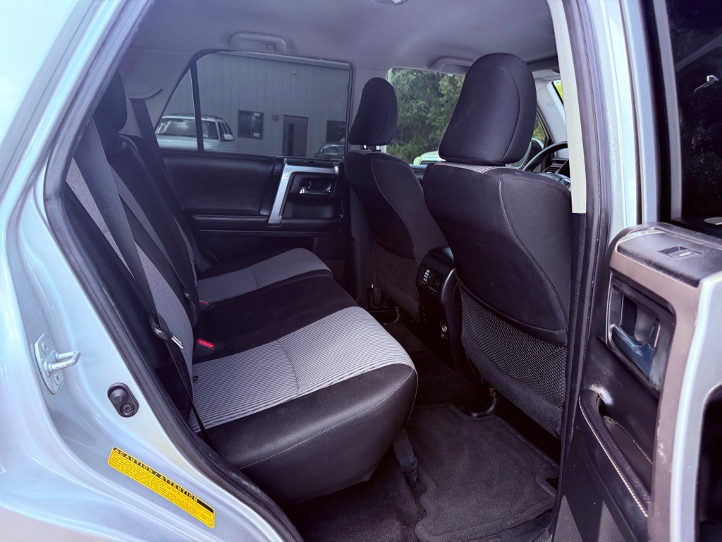 2016 Toyota 4Runner Image 17