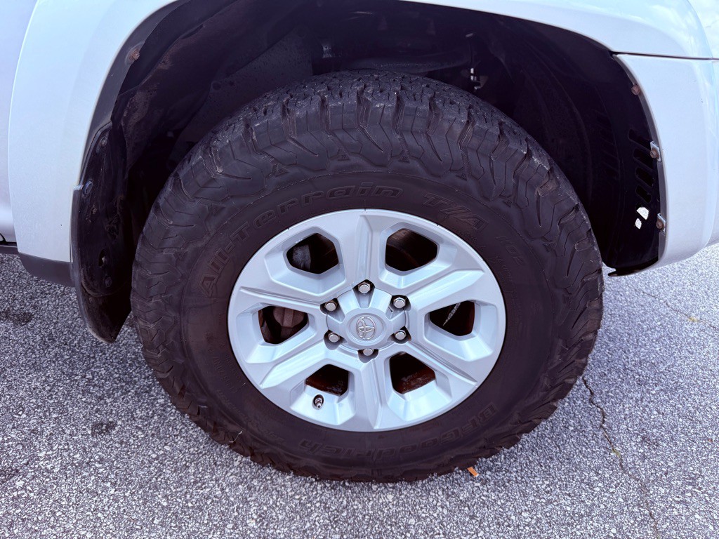 2016 Toyota 4Runner Image 18